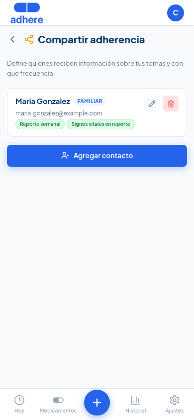 Lista de contactos con Maria Gonzalez, tipo Familiar, chips Reporte semanal y Signos vitales en reporte